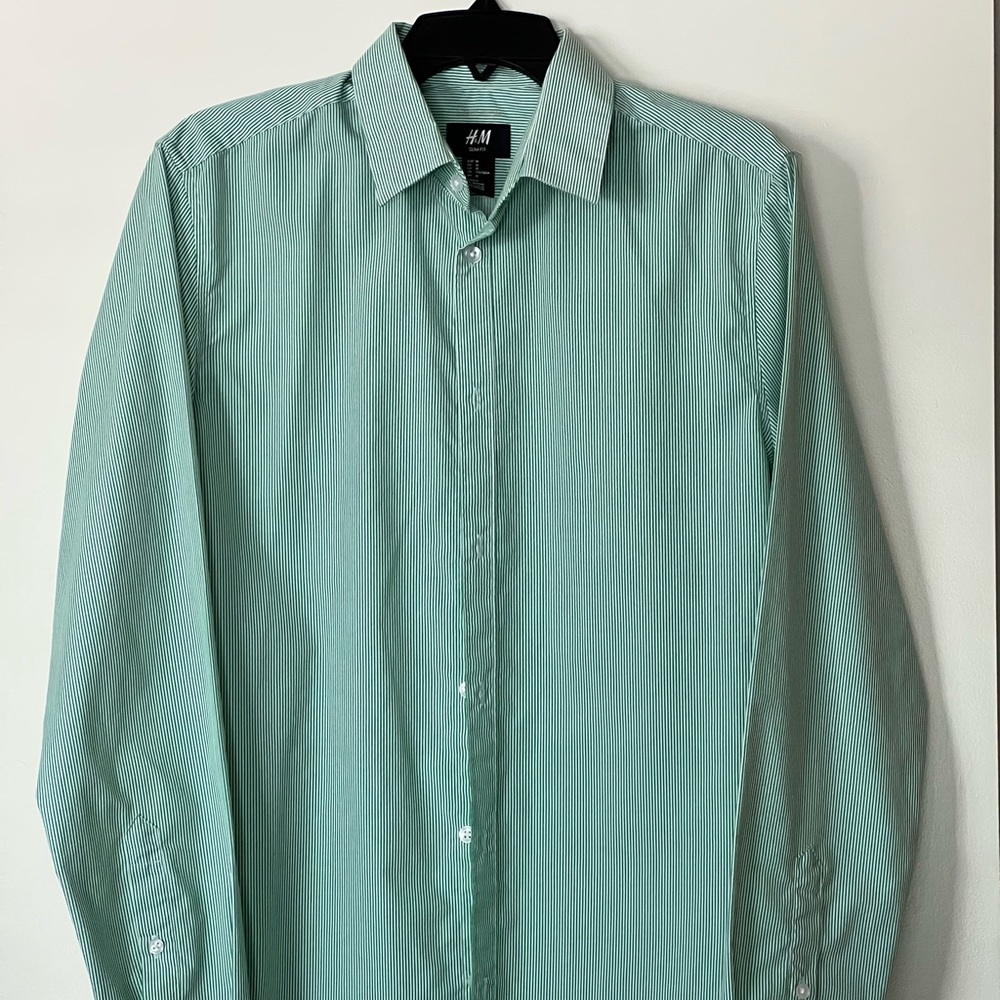 Mens H&M slim fit long sleeve button down shirt 👕